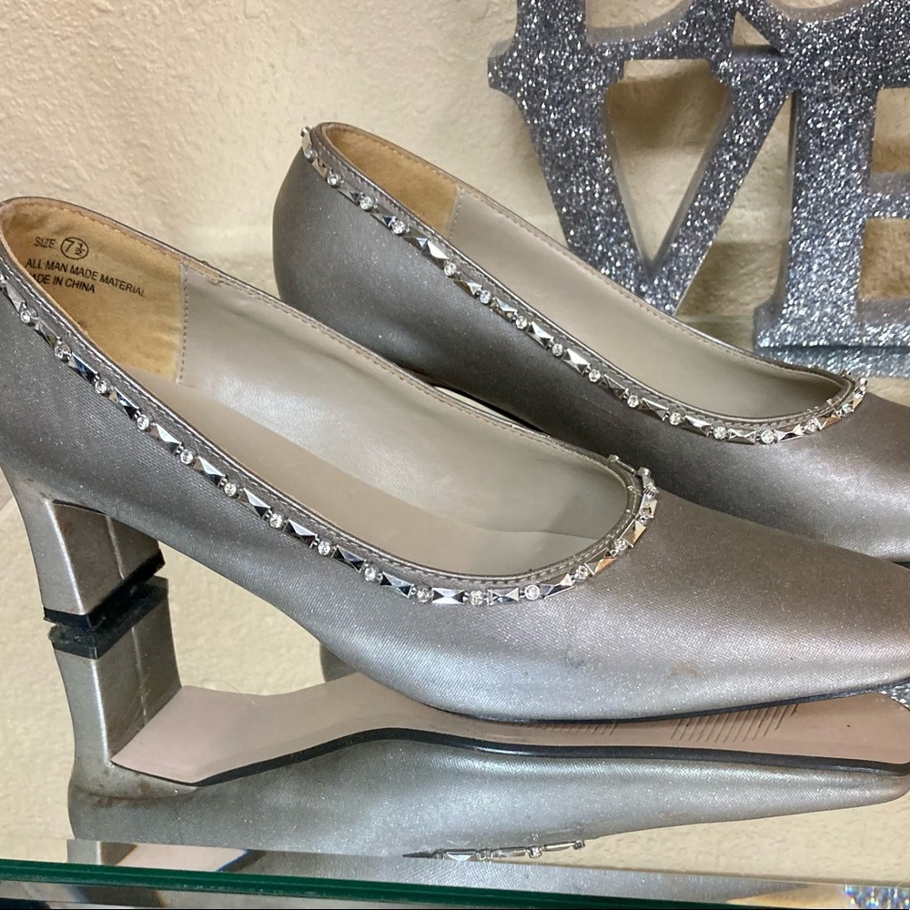 Wild Rose sparkly jeweled Pewter pumps - Picture 3 of 6